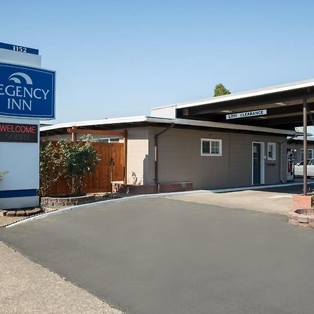Regency Inn Спрингфийлд Екстериор снимка